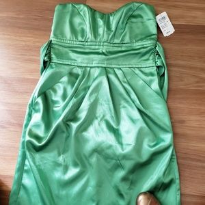 Strapless knee length dress with pockets